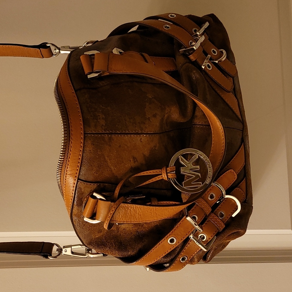 Authentic. Vintage. MICHAEL Michael Kors Brown Distressed Leather Bag - Picture 4 of 14